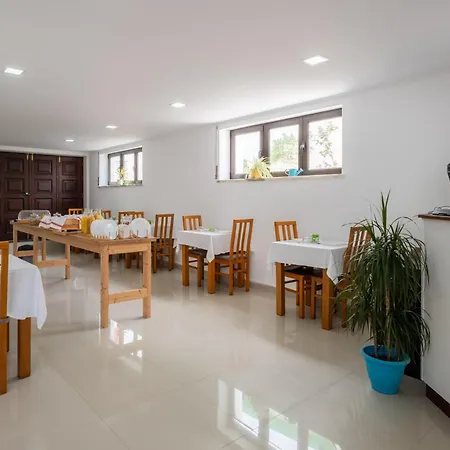 West Side Pensionat 3*